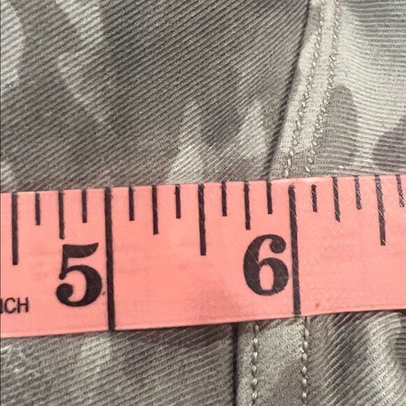 Spanx Stone Wash Camo Pull On Stretch Twill Shorts Womens Sz large Slim Shaping - Picture 9 of 11